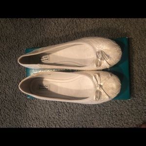 Lady dye ballet slippers in off white